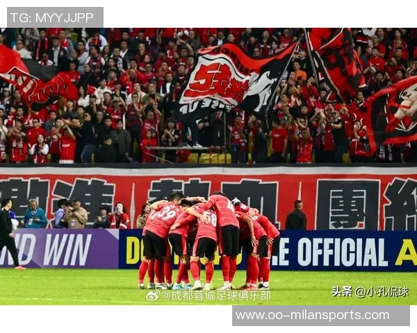 上海海港在中超联赛第29轮中以三球优势战胜浙江俱乐部绿城展现强劲实力 上海海港在中超联赛第29轮中以三球优势战胜浙江俱乐部绿城展现强劲实力