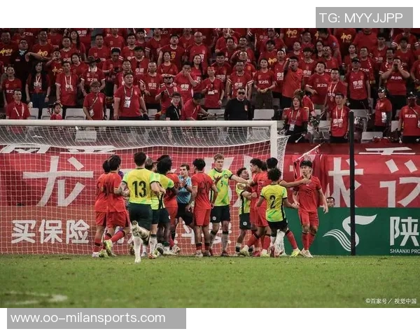 上海海港在中超联赛第29轮中以三球优势战胜浙江俱乐部绿城展现强劲实力 上海海港在中超联赛第29轮中以三球优势战胜浙江俱乐部绿城展现强劲实力