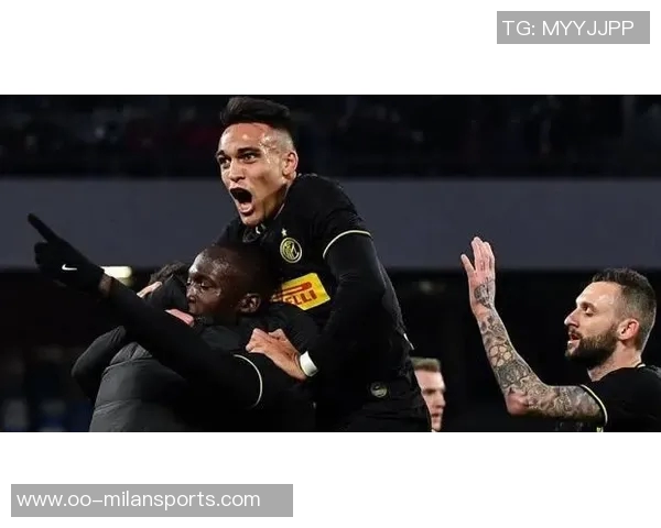 平地惊雷切利克被队友撞倒小基恩禁区外怒射轰出惊世之球 平地惊雷切利克被队友撞倒小基恩禁区外怒射轰出惊世之球