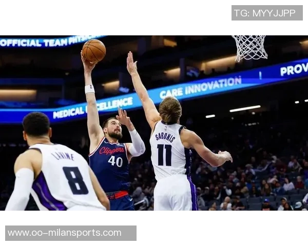 保罗状态下滑14分钟未得分助攻抢断表现平平快攻空篮遭封盖 保罗状态下滑14分钟未得分助攻抢断表现平平快攻空篮遭封盖